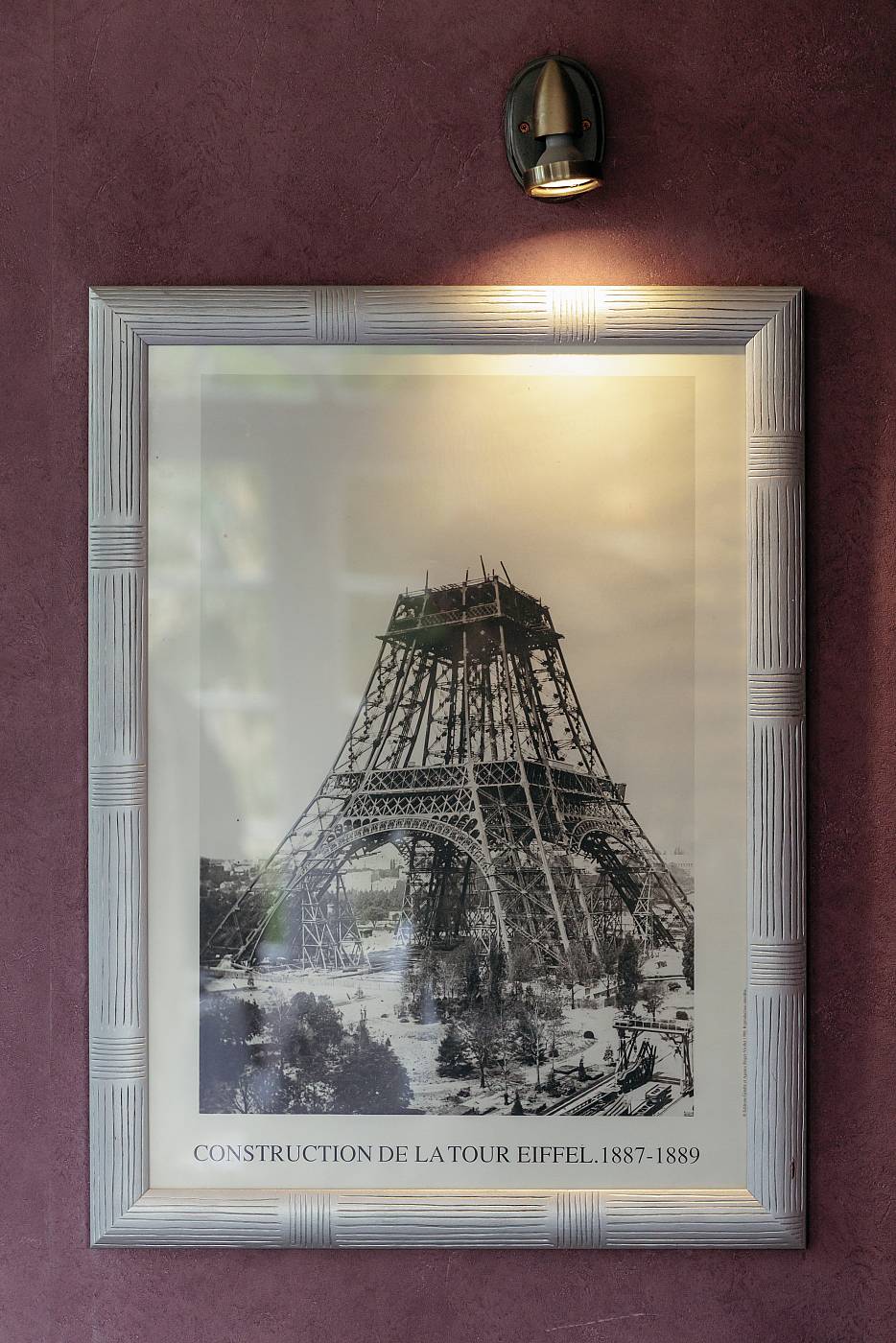 Un cadre au mur du restaurant
