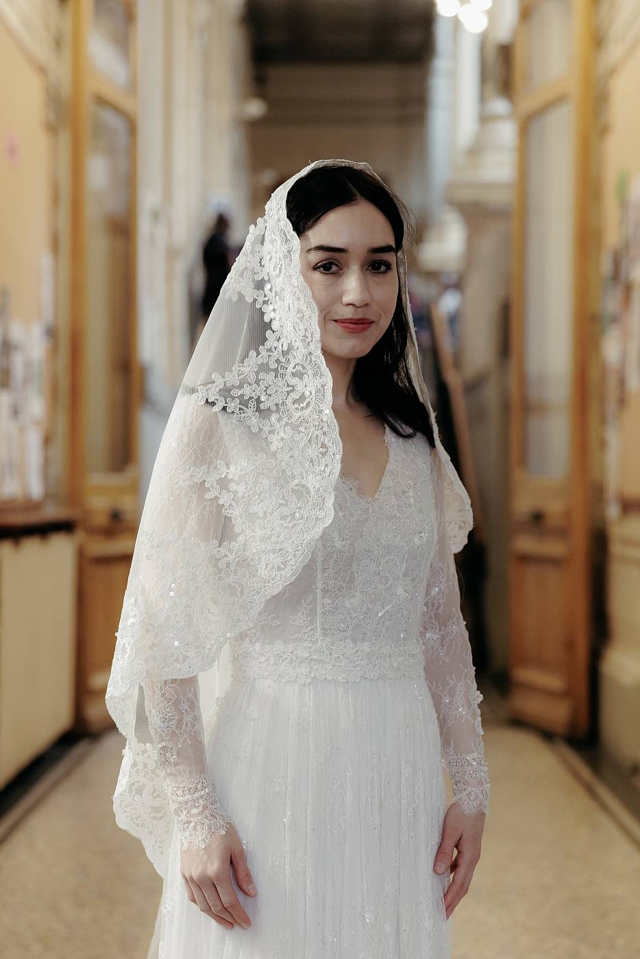 La mariée pose avant la cérémonie