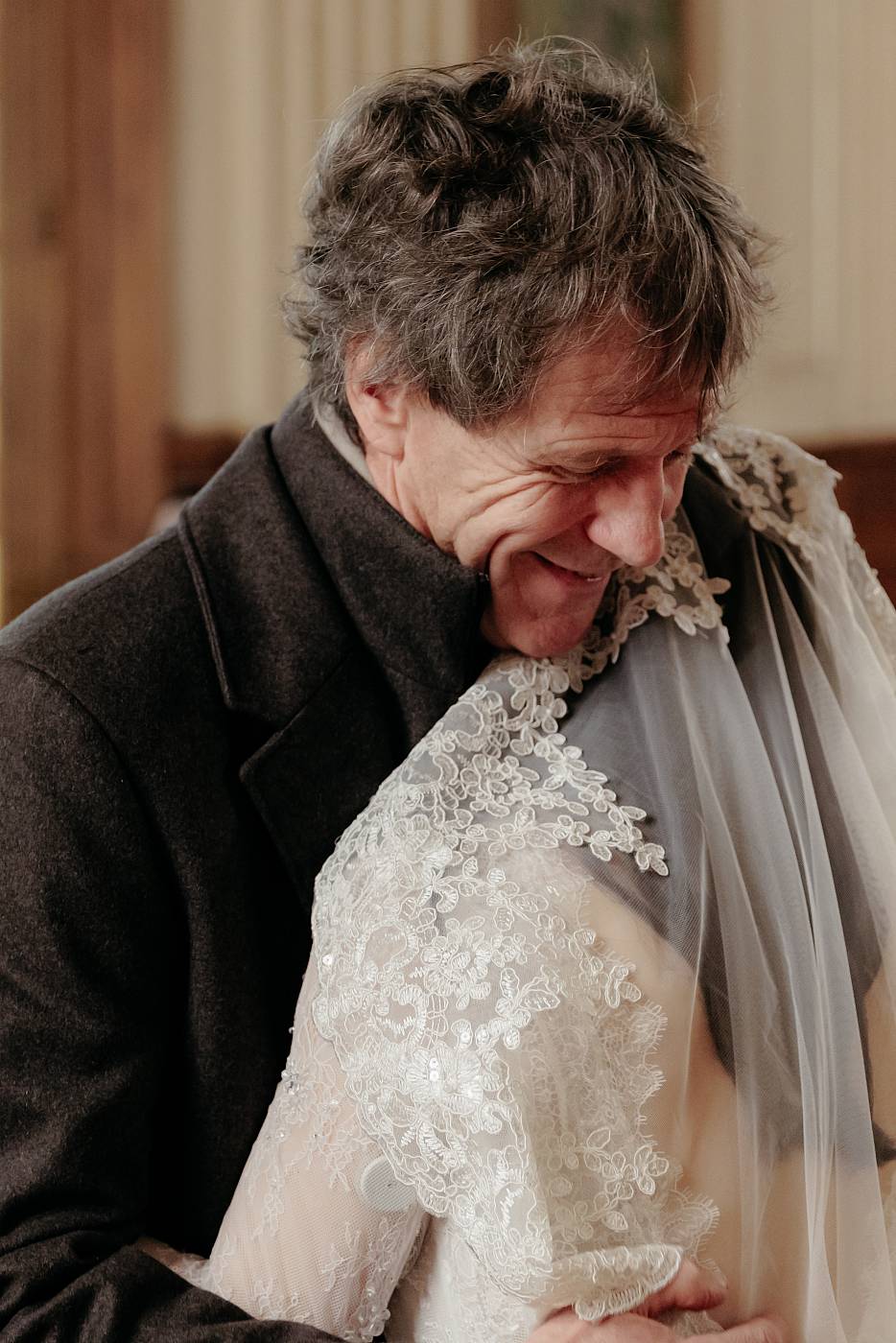 Le père du marié félicite la mariée