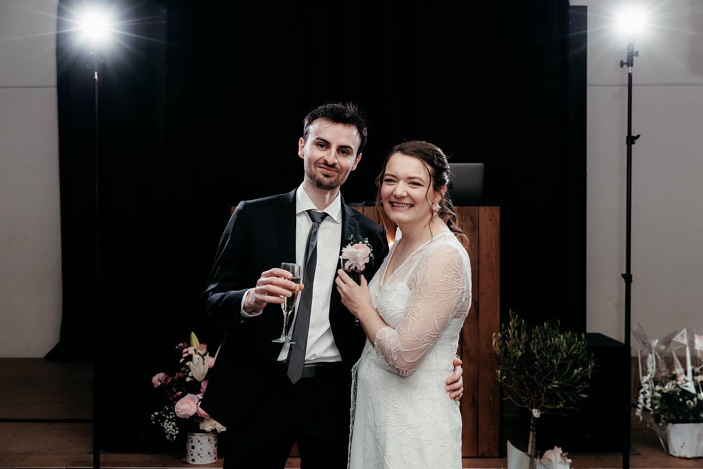 En portrait des mariés avant que la réception ne débute