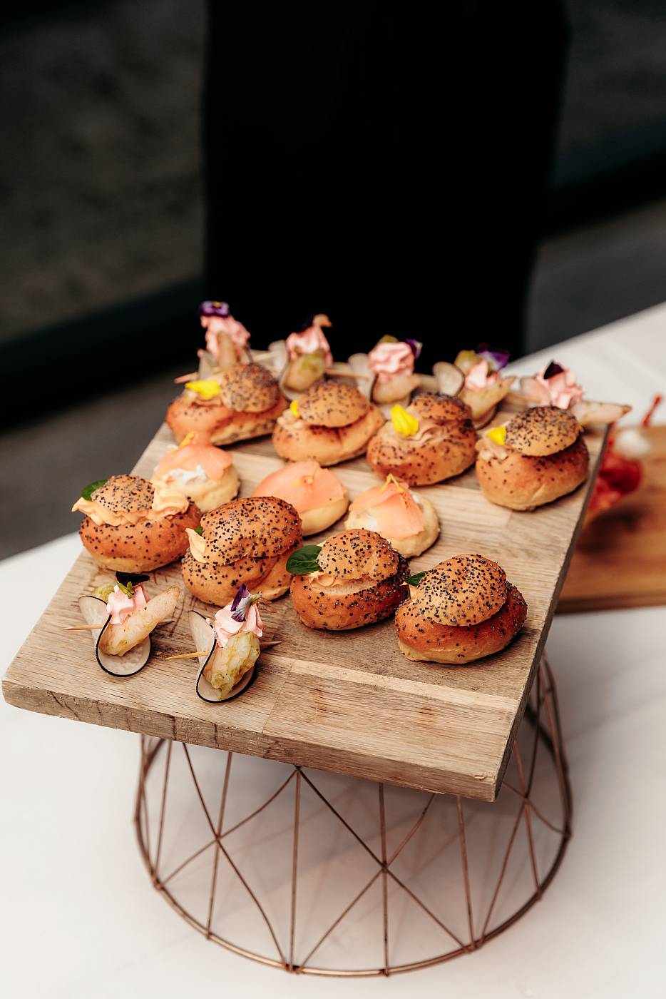 Les petits fours sont en place