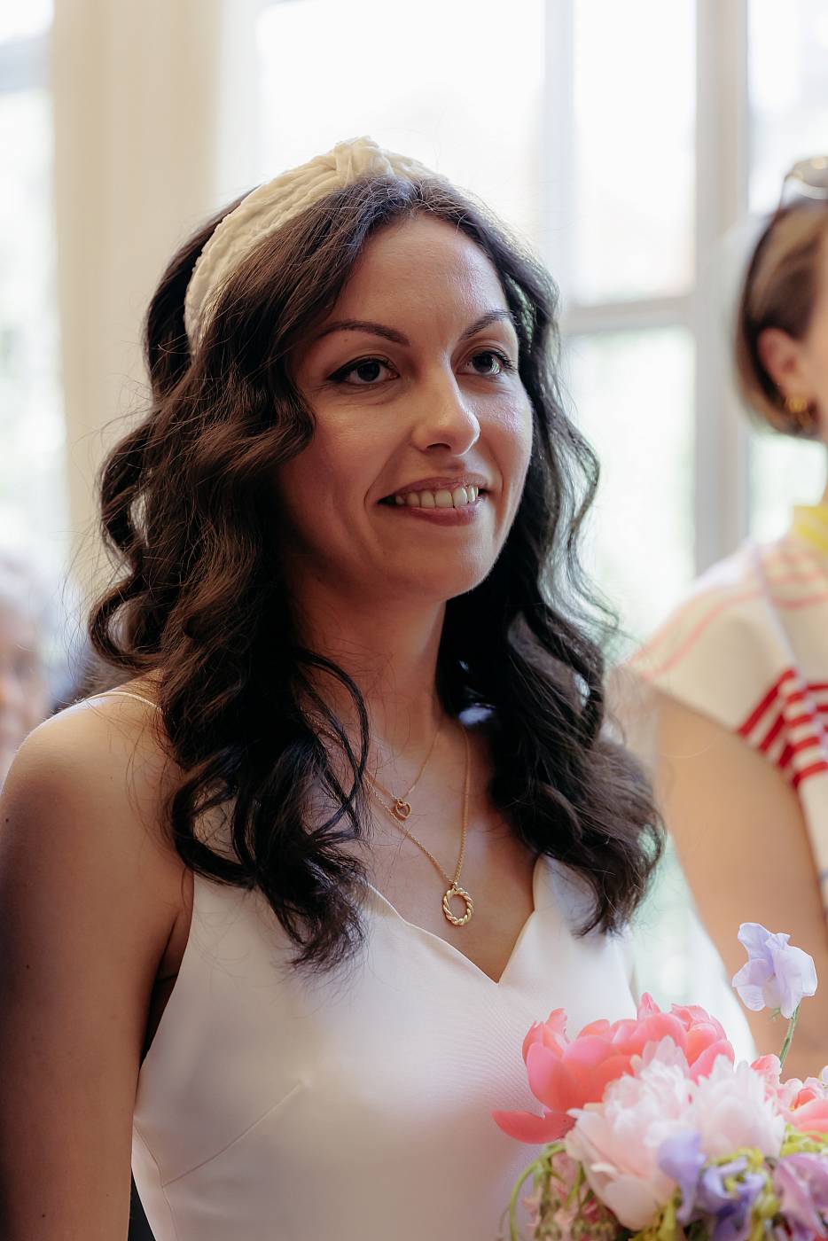 Portrait de la mariée dans la mairie du 17e arrondissement