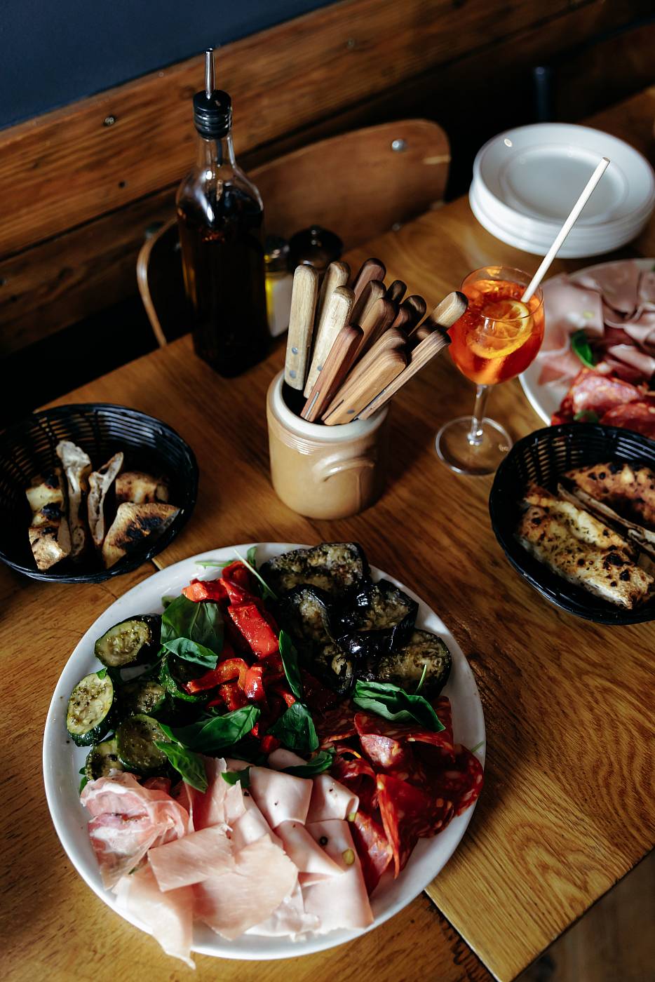 Les assiettes garnies d'apéritifs