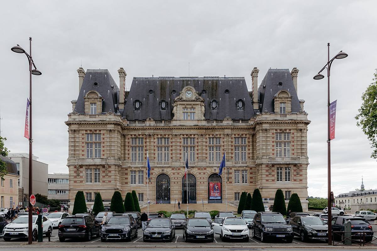 Plan d’ensemble sur la mairie de Versailles.