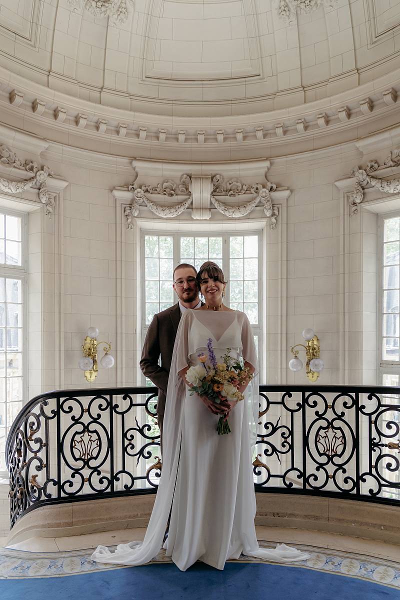 Portrait des mariés avant d'accéder à la salle des mariages.
