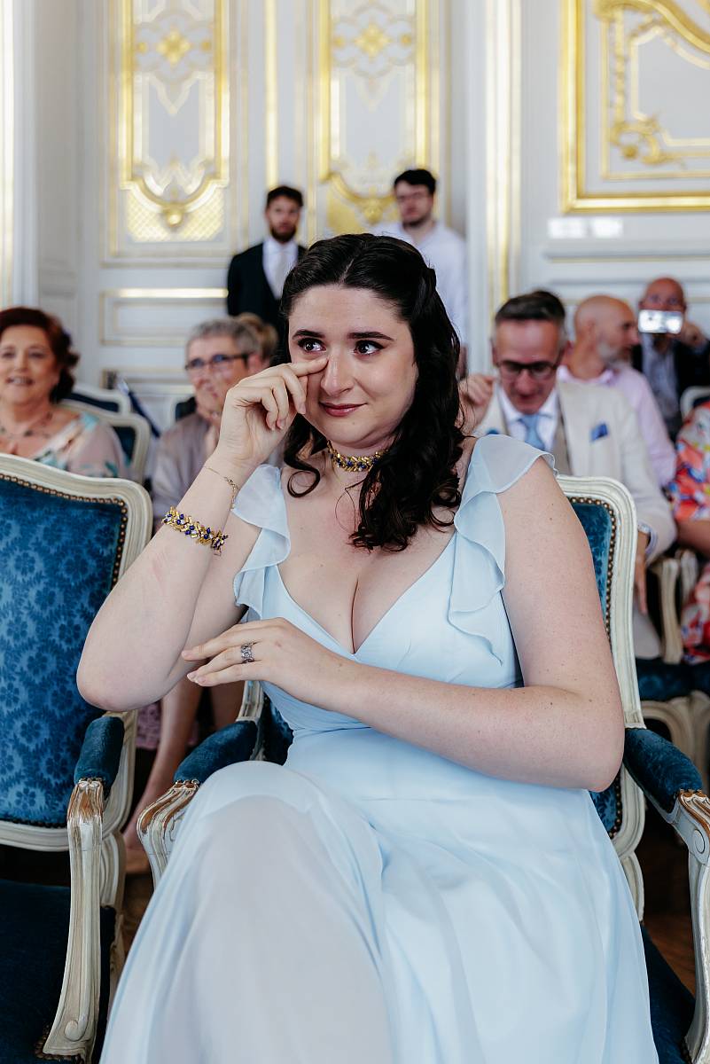 Les larmes de la sœur de la mariée.