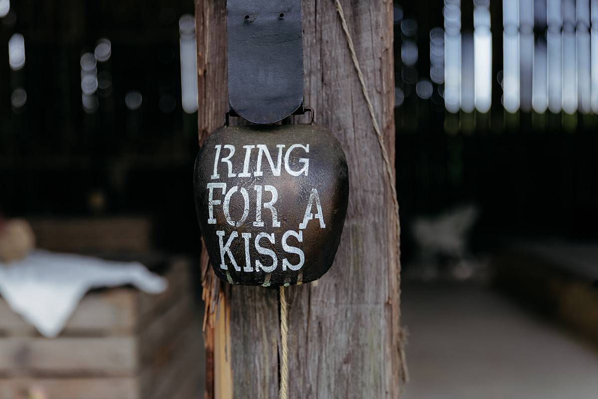 Décoration dans le domaine de la ferme du prieuré de Rennemoulin.
