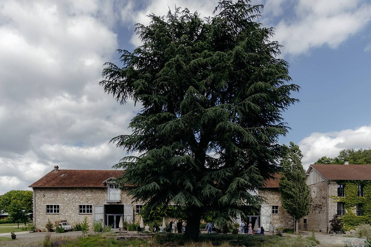 Plan large sur l'endroit où se déroulera la réception à Rennemoulin dans les Yvelines.