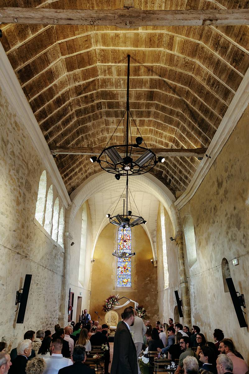 Les invités ont pris place dans la chapelle Saint-Nicolas à Rennemoulin dans les Yvelines.
