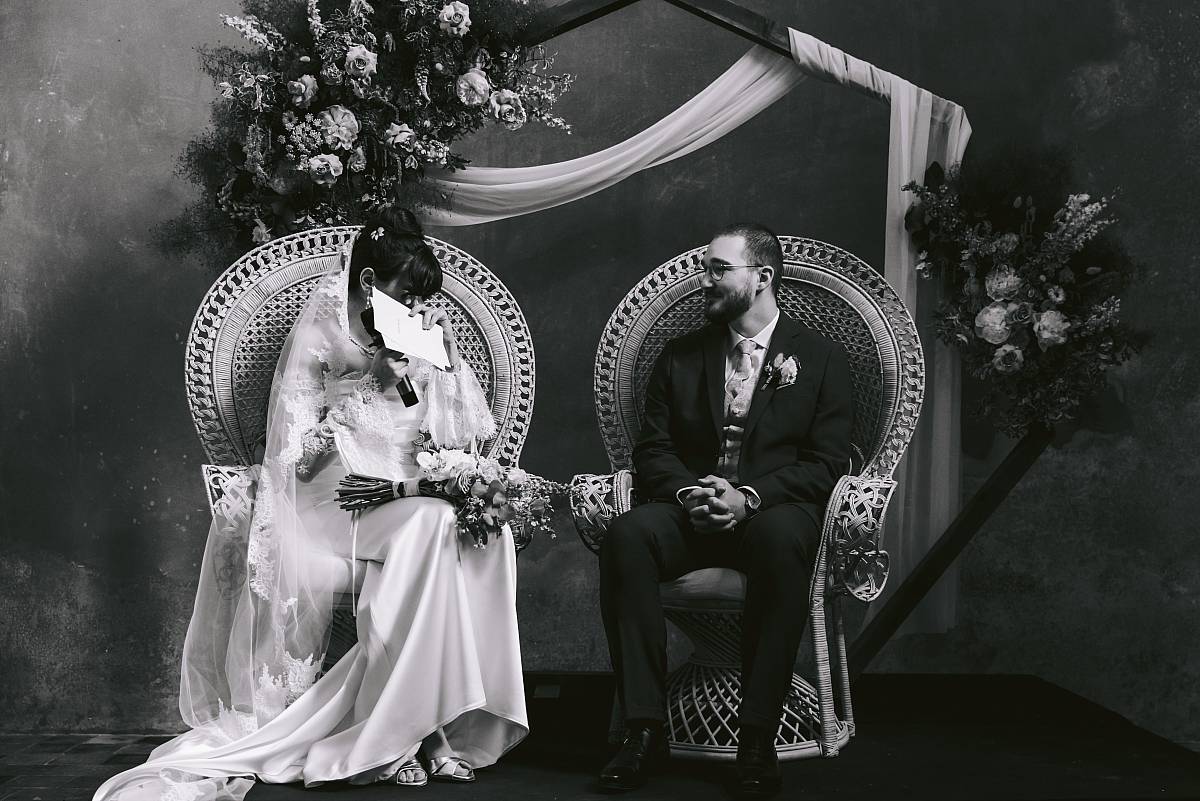 Les larmes de la mariée pendant son discours.
