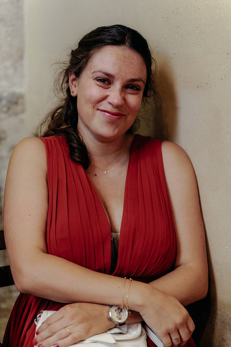 Les larmes d'une demoiselle d'honneur.