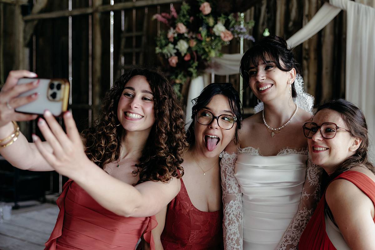 Selfie des demoiselles d'honneur.