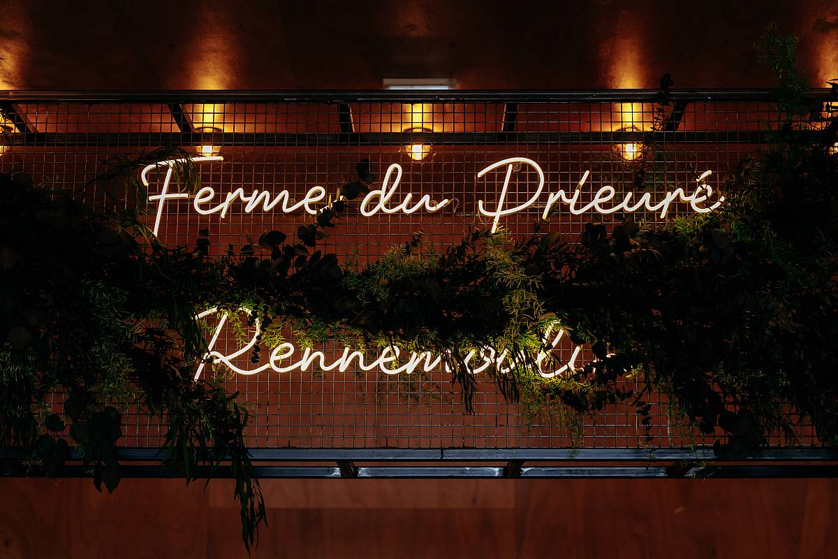 Le bar de la ferme du prieuré de Rennemoulin.