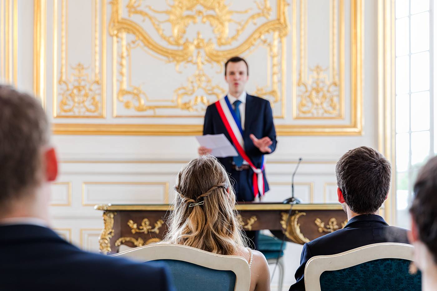 Les mariés devant le maire