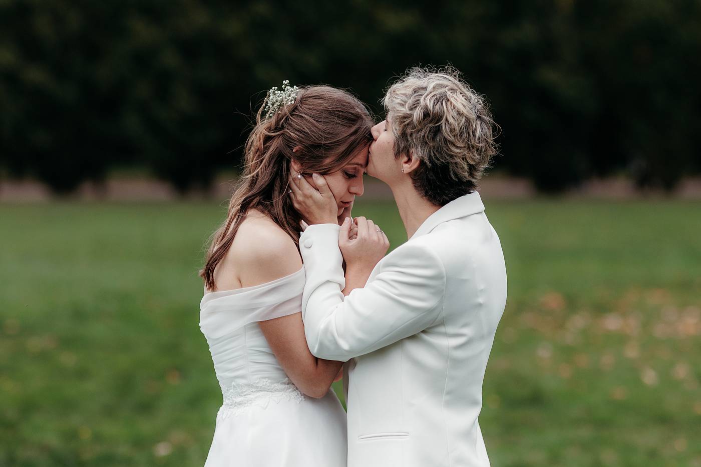 Le mariées à proximité de la plaine Saint-Antoine à Versailles