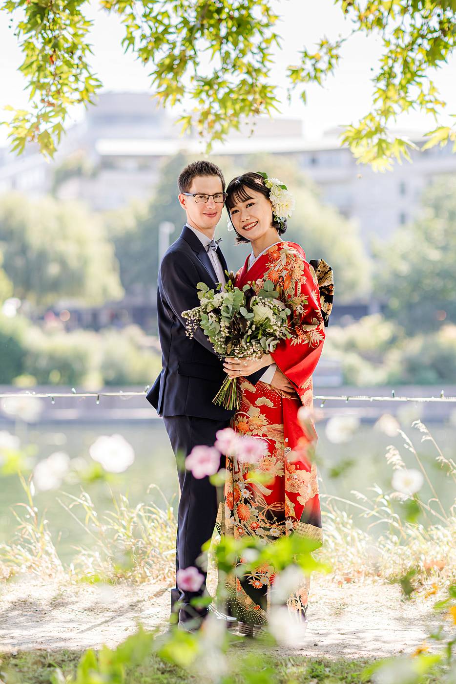 Photo colorée des mariés en bord de Seine à Chatou