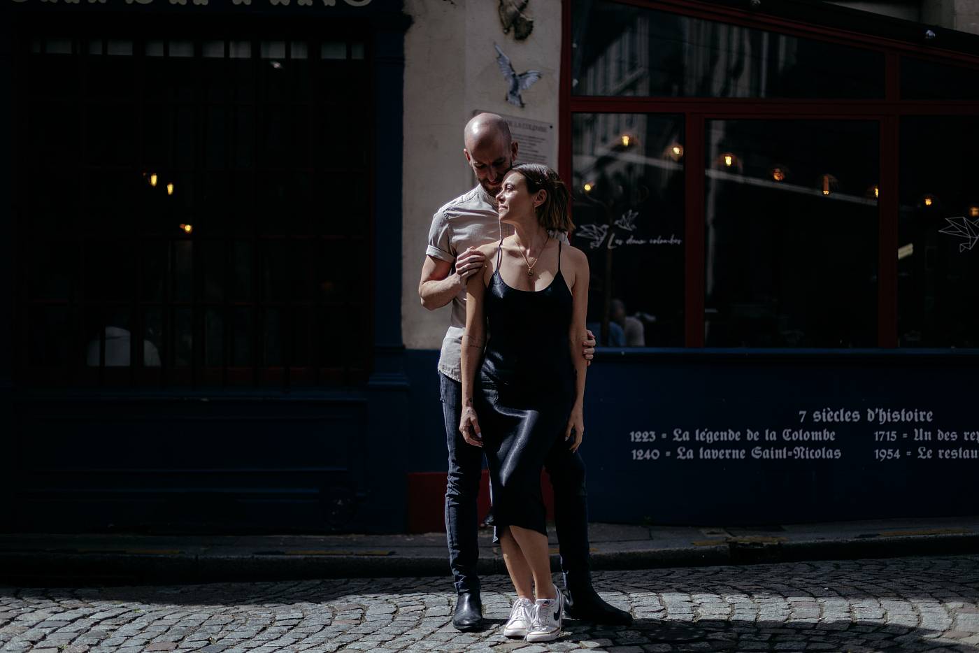 Séance photo de couple à l'île de la cité