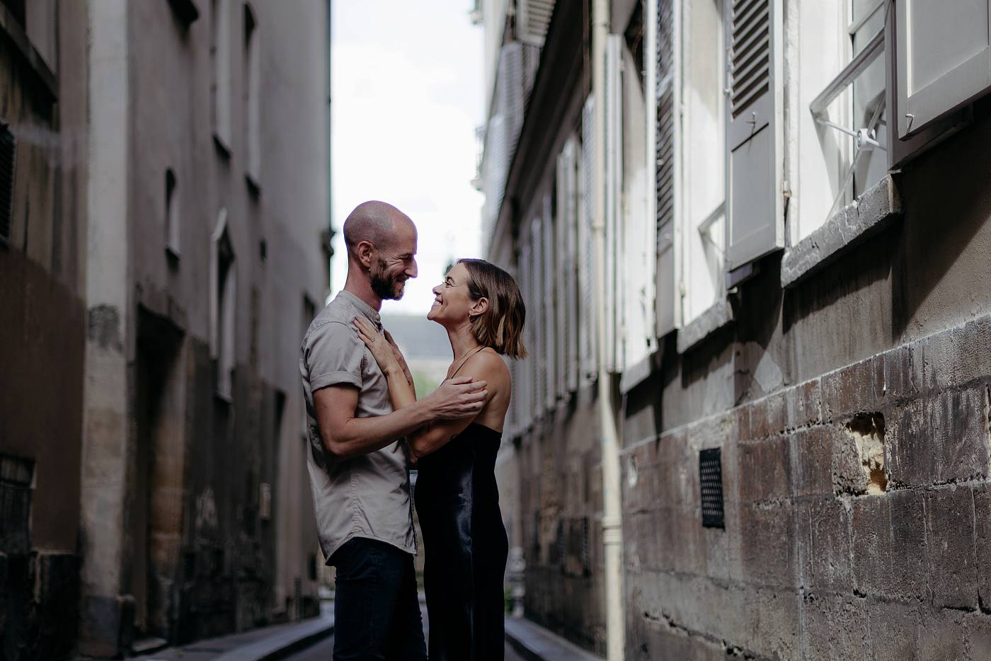 Les amoureux, dans les bras, l'un de l'autre