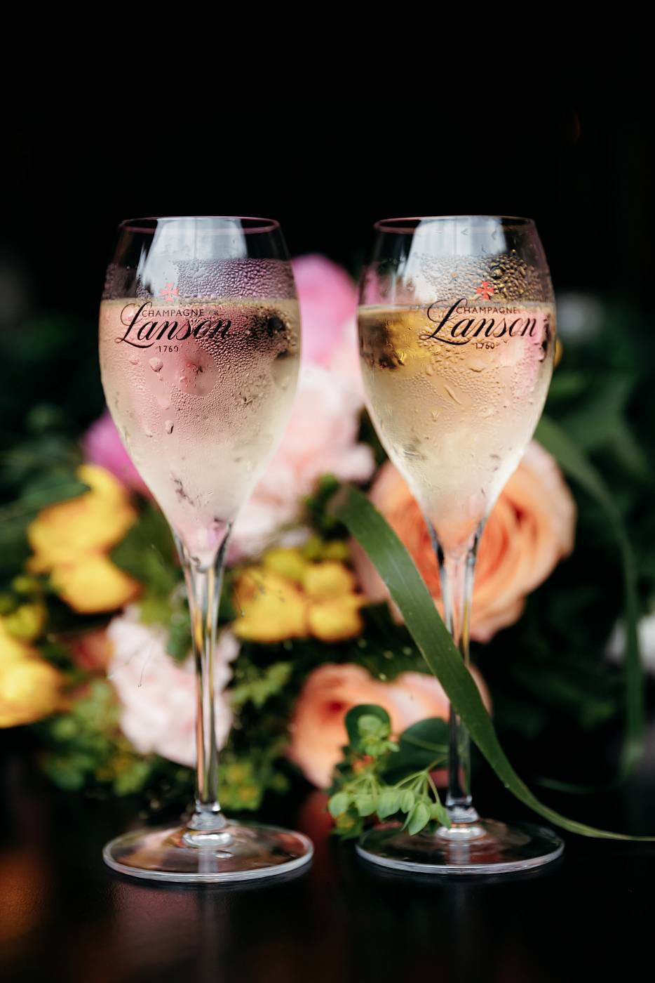 Les coupes de champagne des mariés