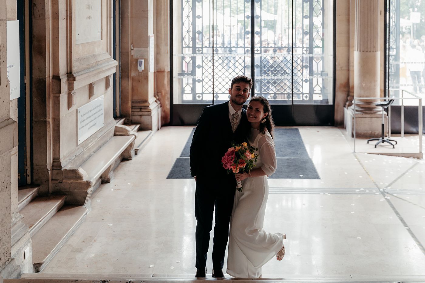 Les mariés se préparent à rejoindre la salle des mariages
