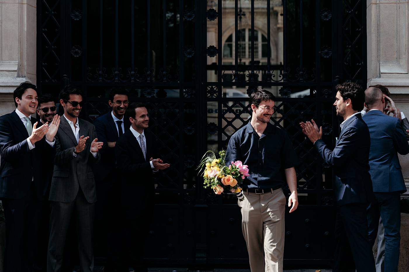L'invité a attrapé le bouquet
