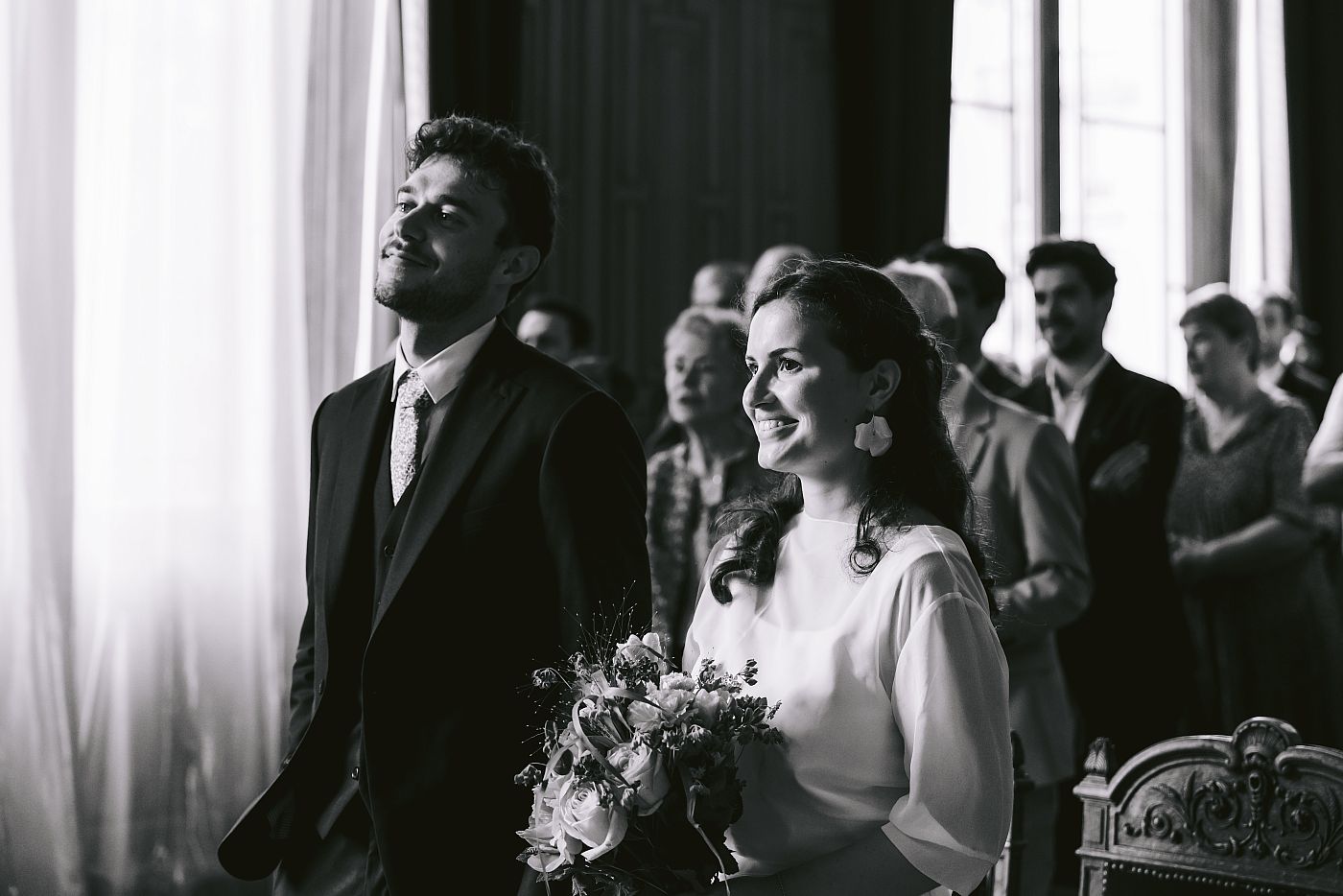 Le grand sourire des mariés lors de l'échange des consentements