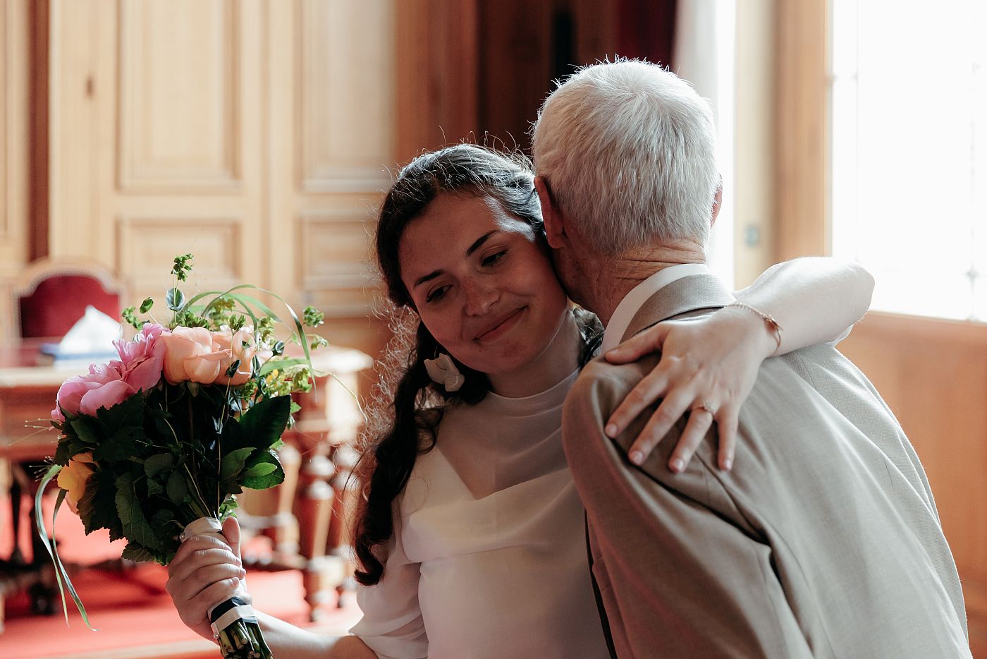 Embrassades et félicitations à la fin de la cérémonie