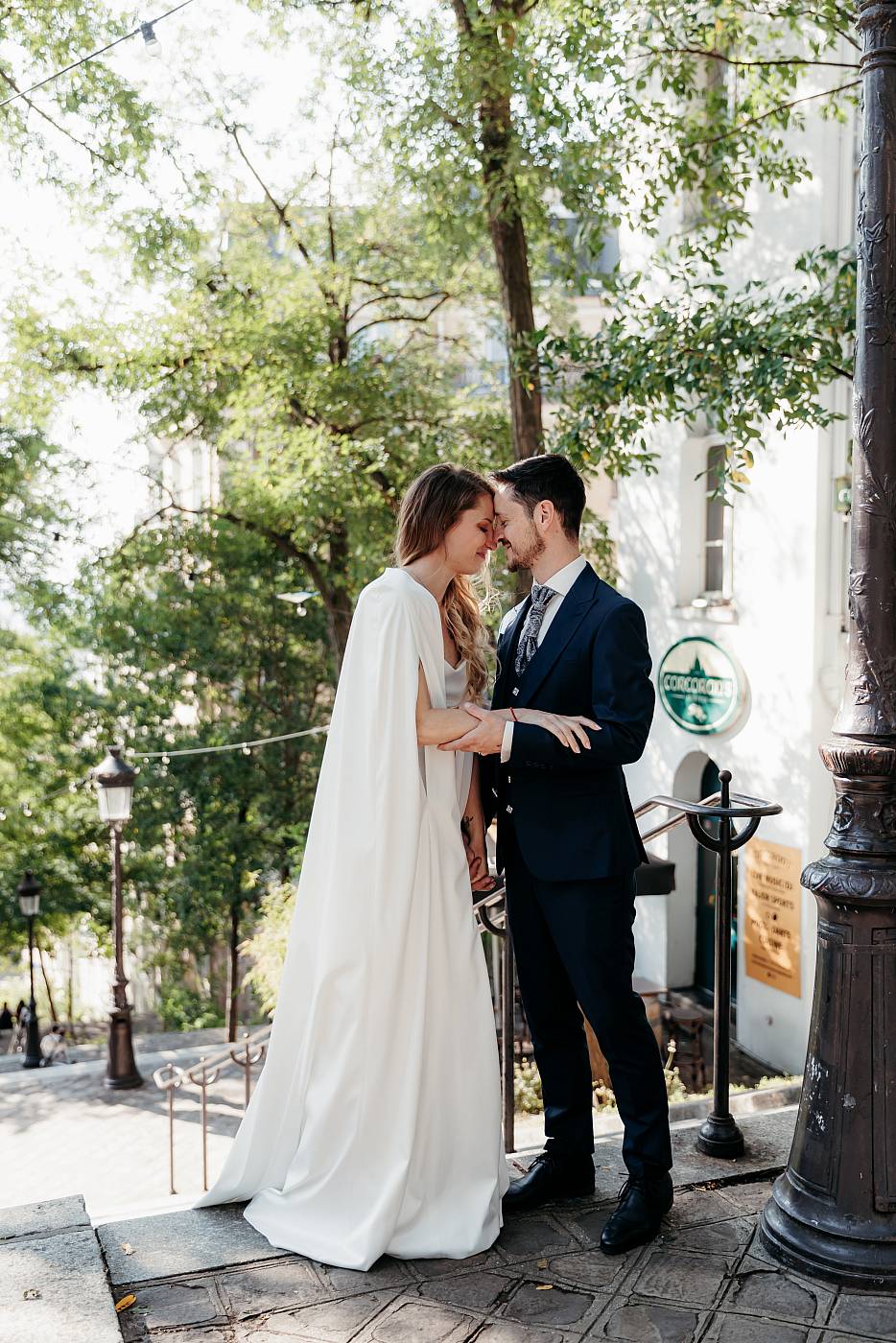 Le couple dans un petit moment de tendresse