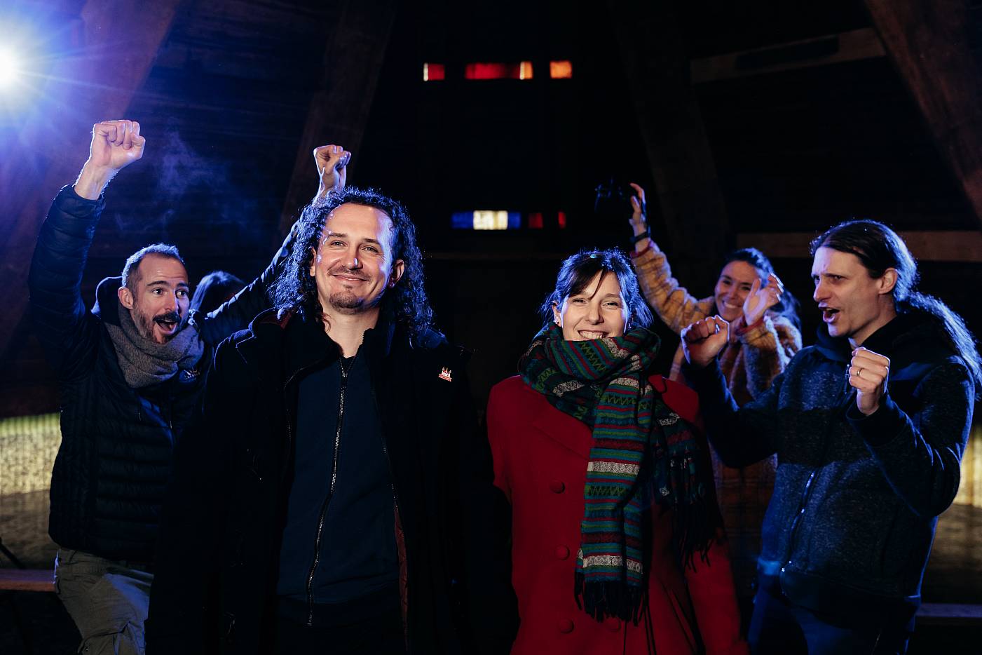 La sortie des mariés sous un tonnerre d'applaudissements