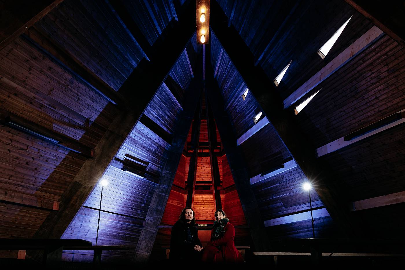 Formes géométriques et couleurs complémentaires pour la photo de couple finale
