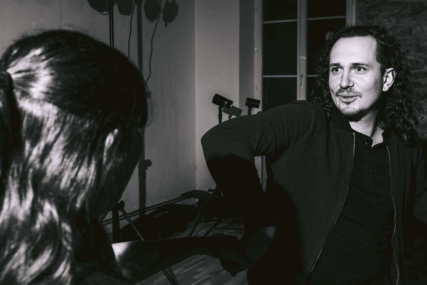 Soirée dansante éclairée au flash