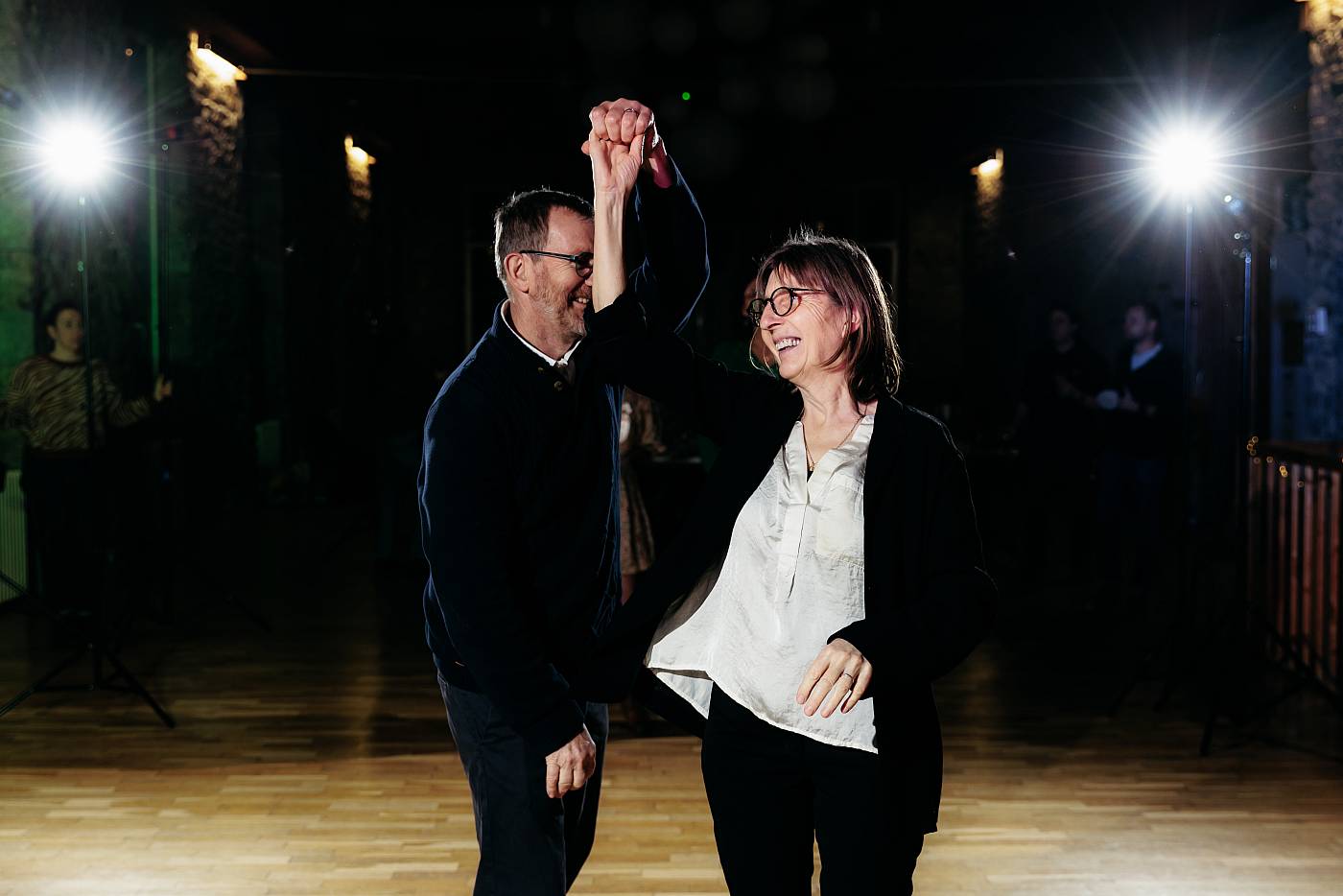 Les invités dansent sur le dancefloor