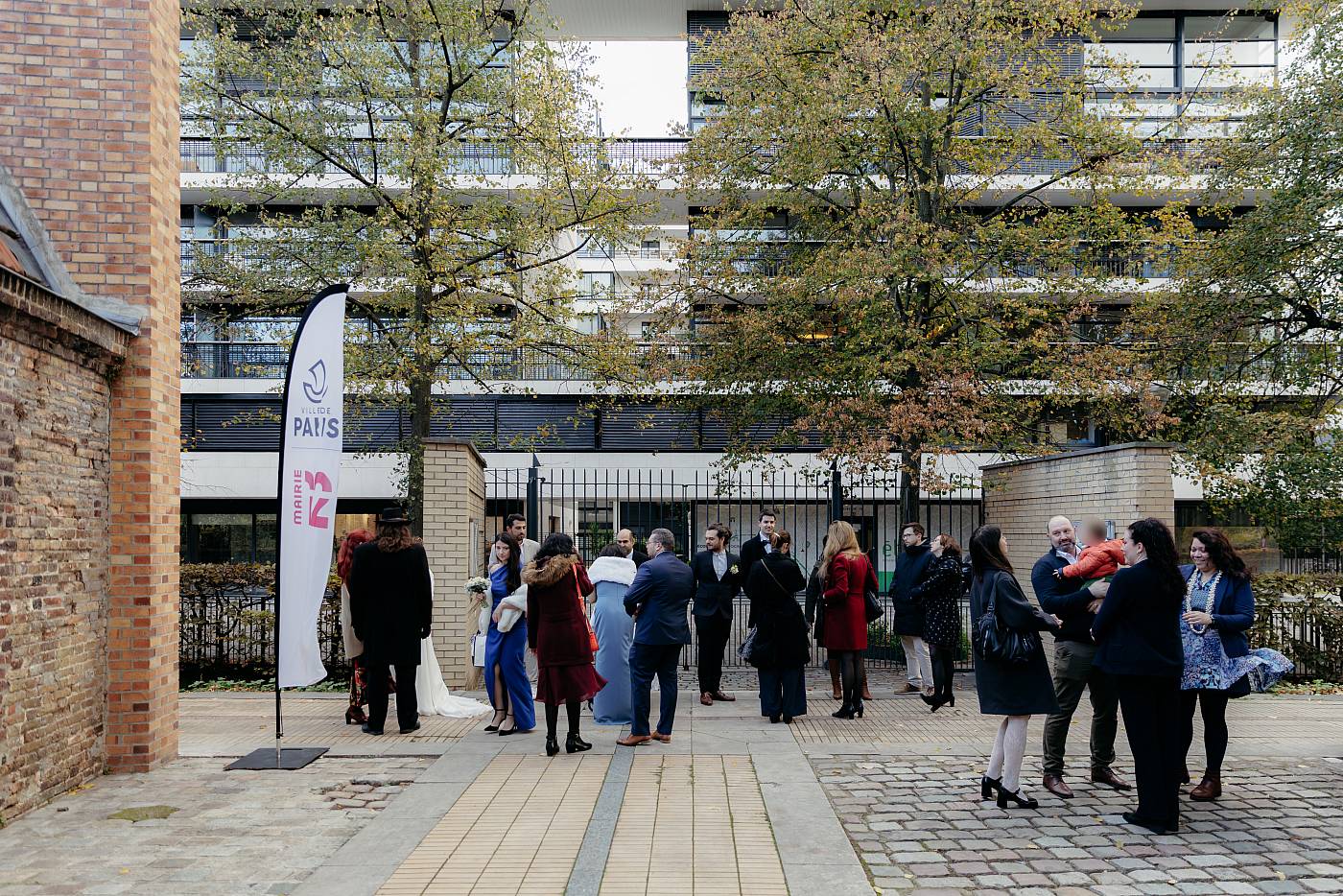 Les invités sont regroupé devant le chai de Bercy à Paris