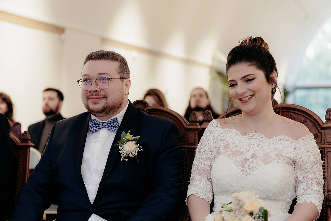 Les mariés alors que la cérémonie débute