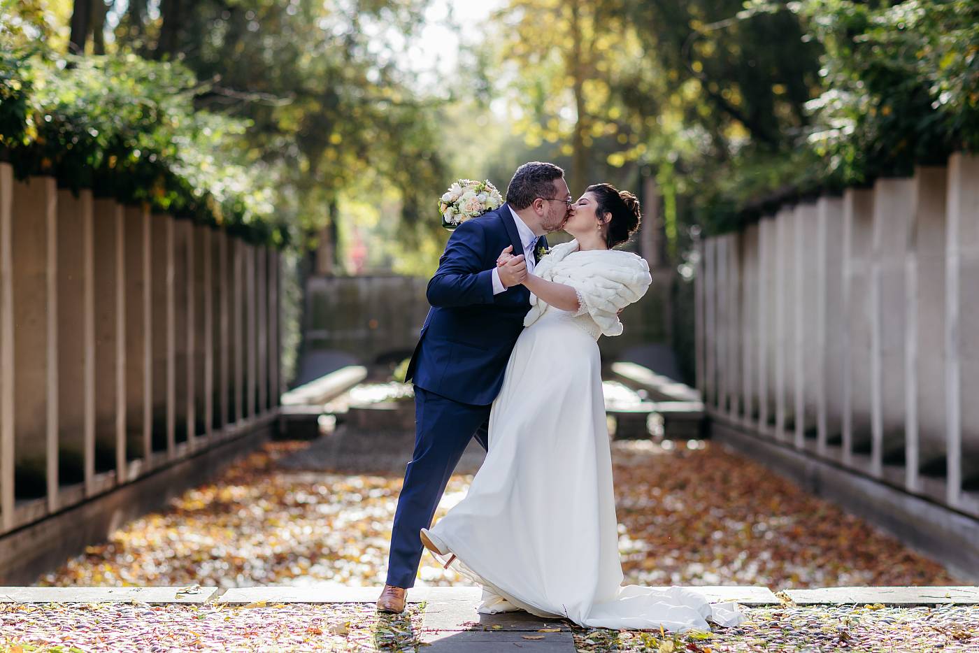 Pose classique des mariages au parc de Bercy