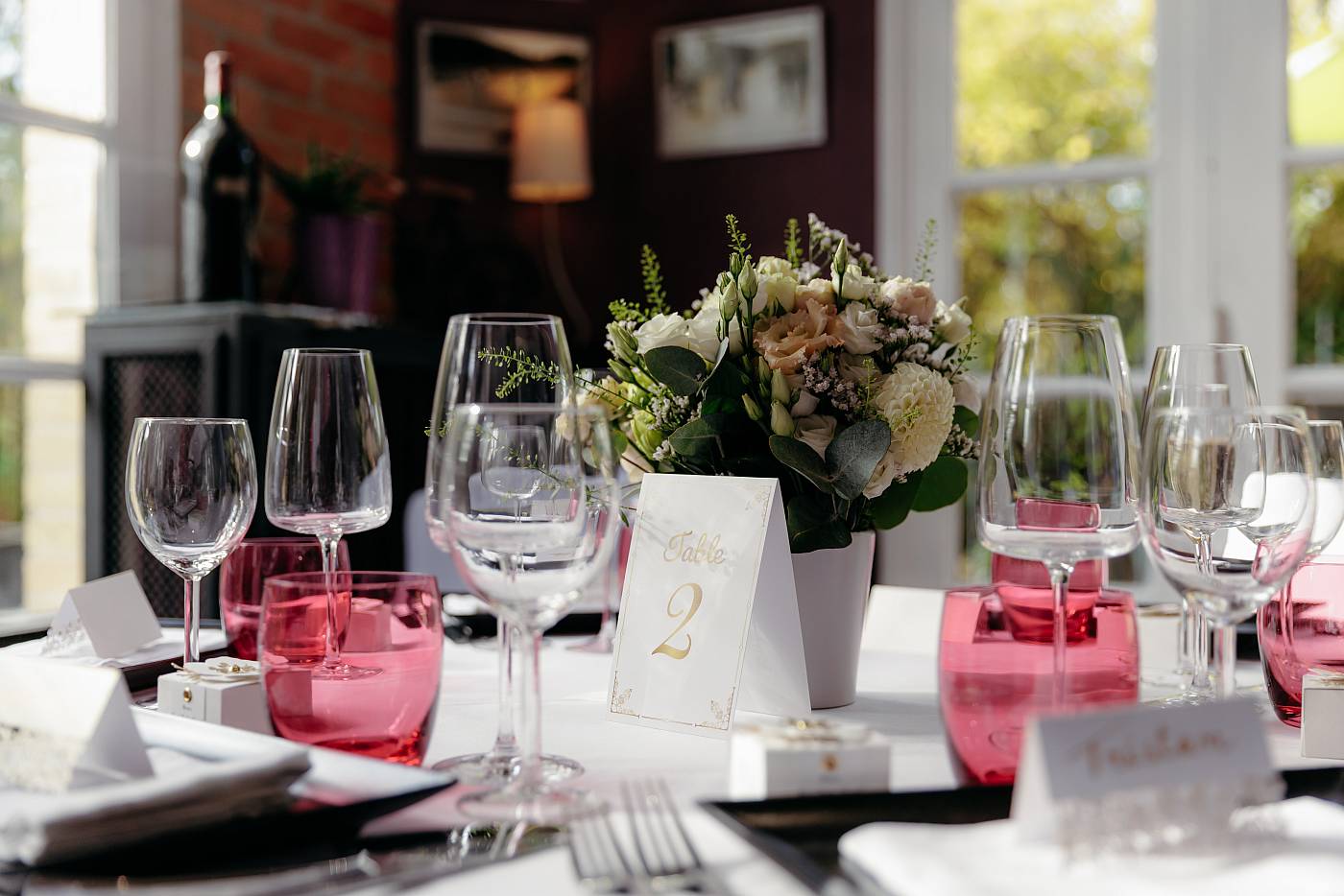 Les tables au restaurant la Cipale