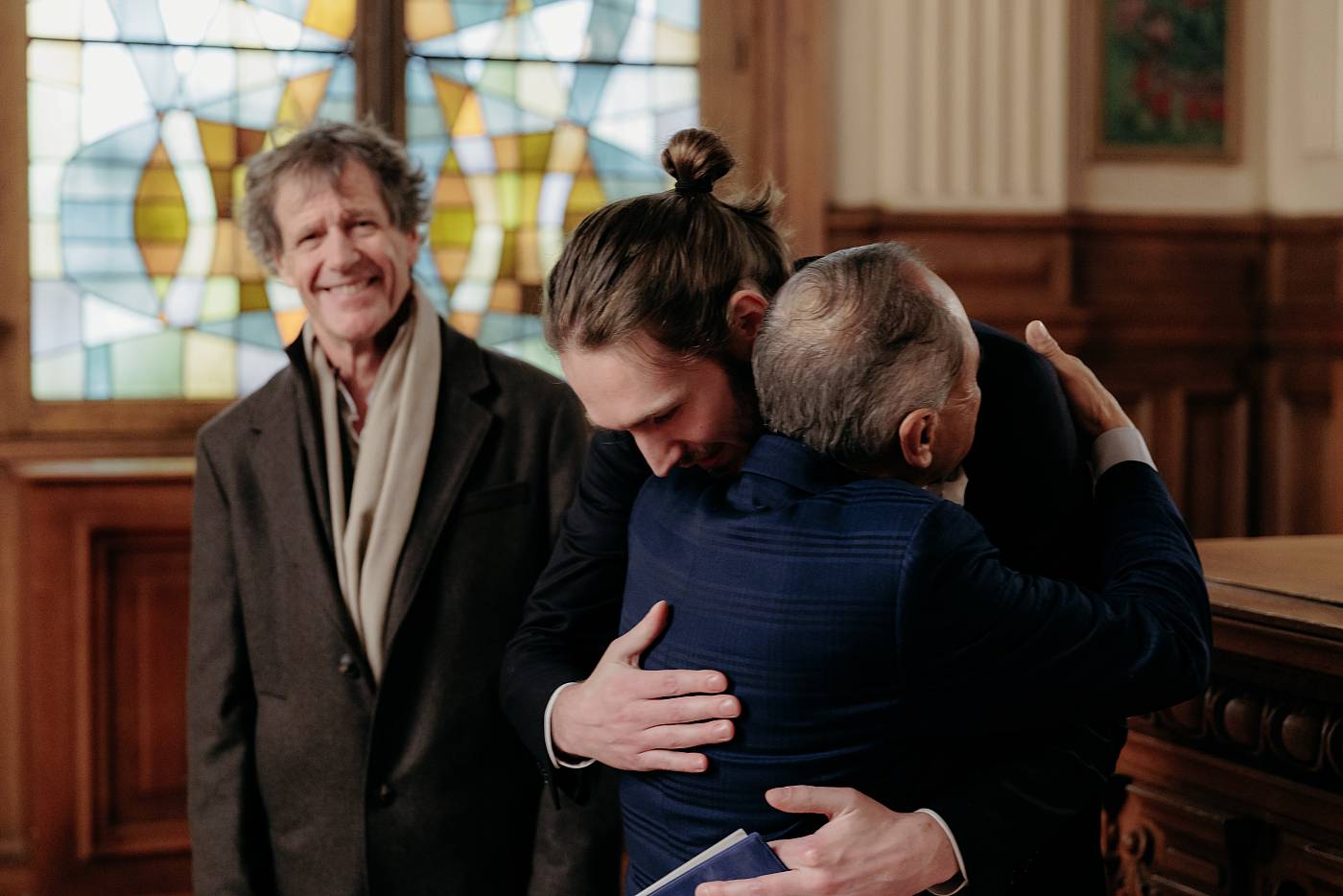 Embrassades et félicitations après la cérémonie