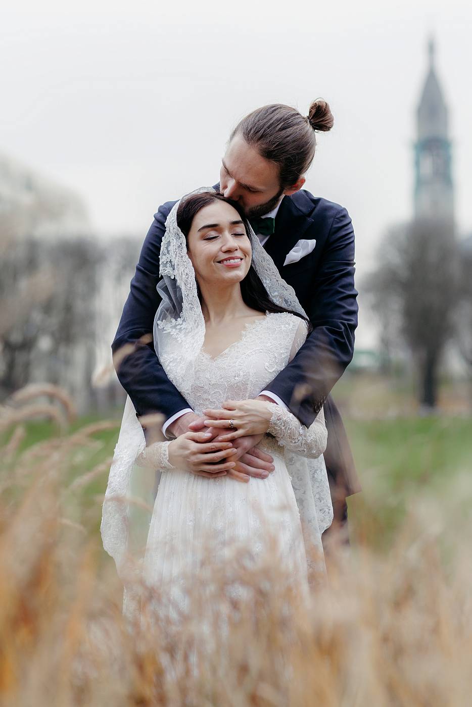 Photo de couple dans les jardins de la cité universitaire