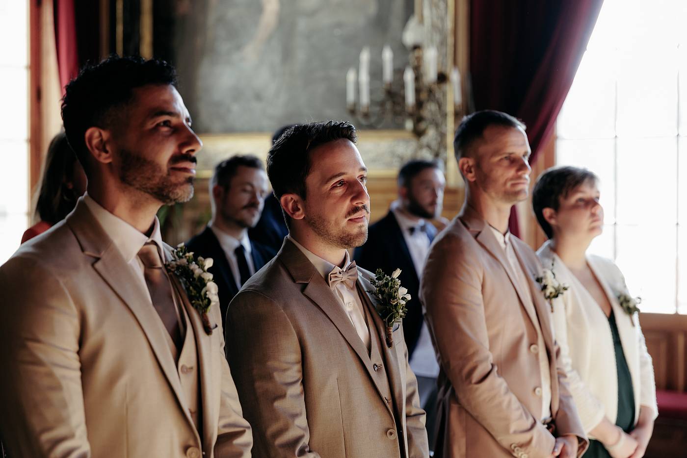 Les mariés durant la cérémonie dans la mairie du 19e arrondissement