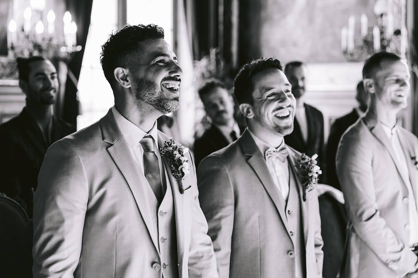 Le fou-rire des mariés durant la cérémonie à la mairie