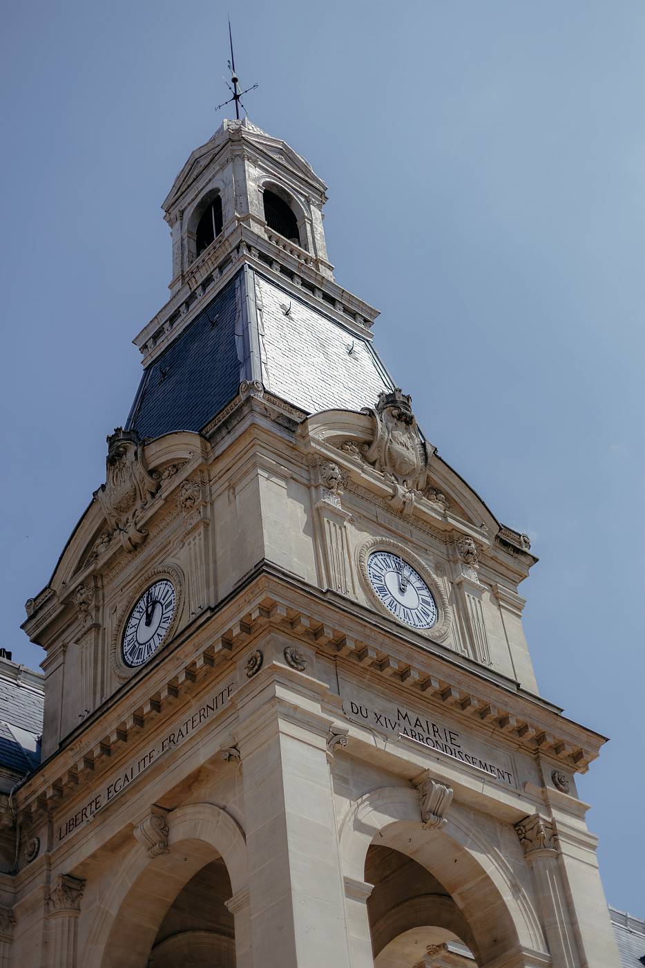 L'horloge de la mairie du 14e arrondissement de Paris