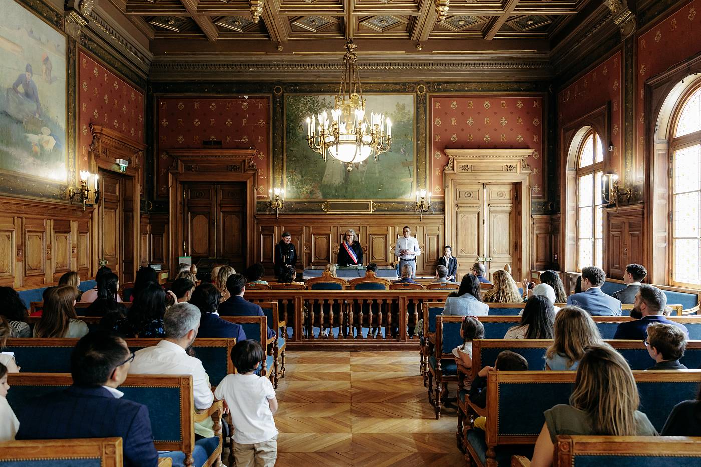 Vue sur la salle des mariages de la mairie du 14e arrondissement de Paris
