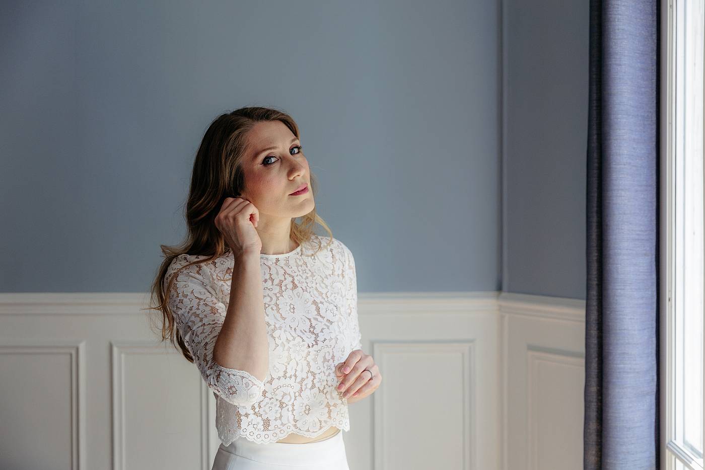 Portrait de la mariée durant ses préparatifs