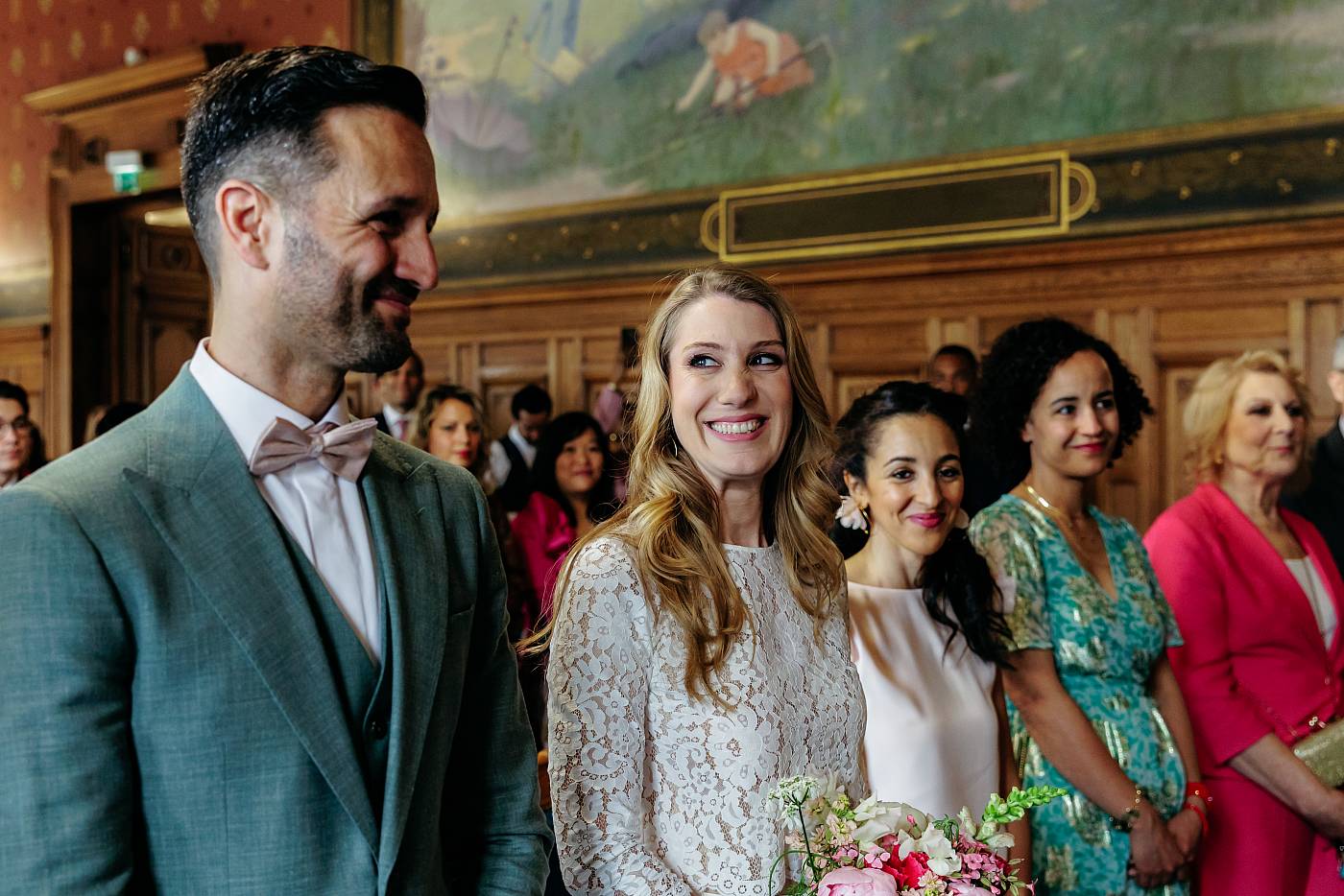 Le sourire complice de la mariée