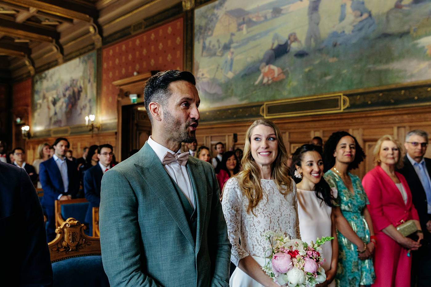 Le marié s'exclame avec un grand oui