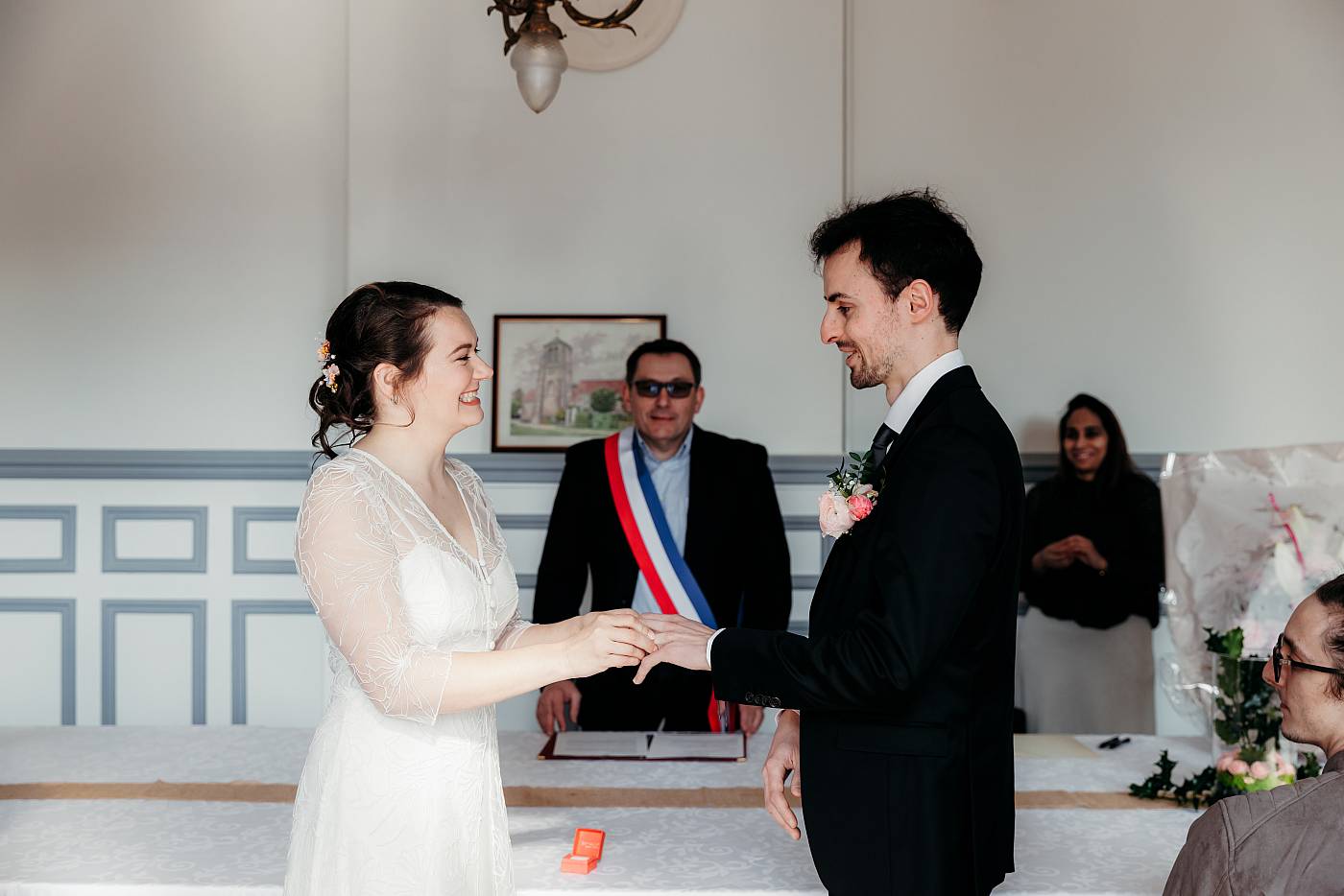 L'échange des alliances à la mairie de Chartrettes