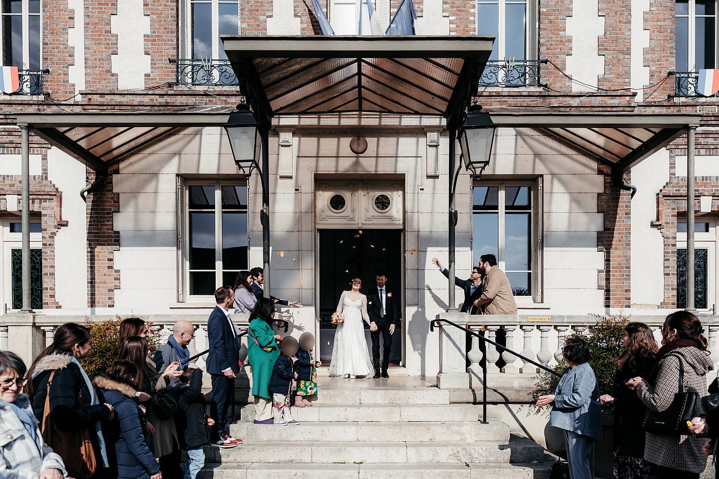 Sortie de la Mary sous une pluie de pétales