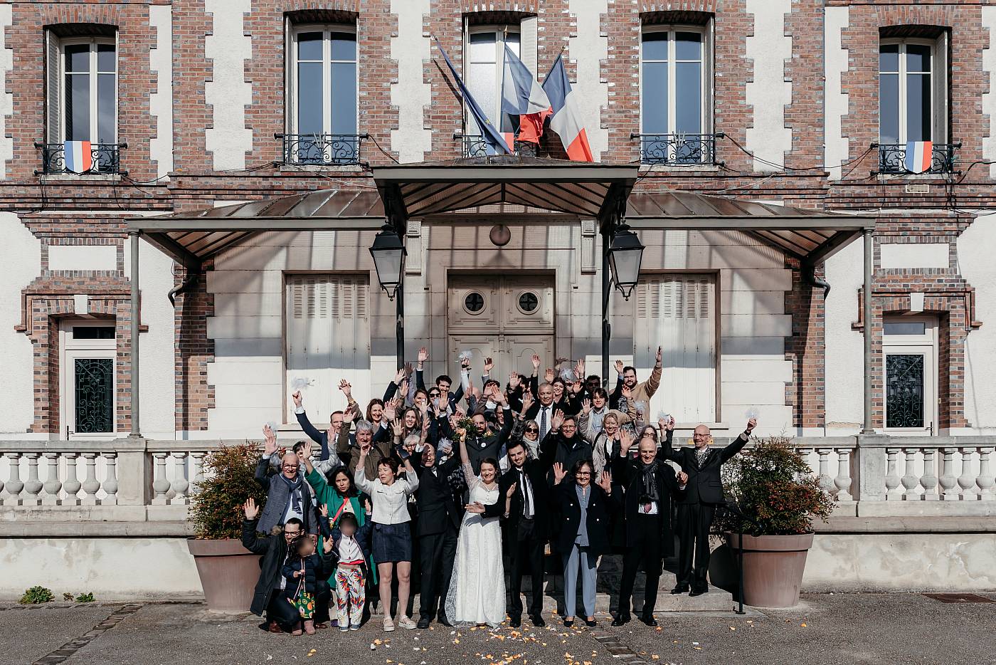 Photo du groupe devant la mairie de Chartrettes