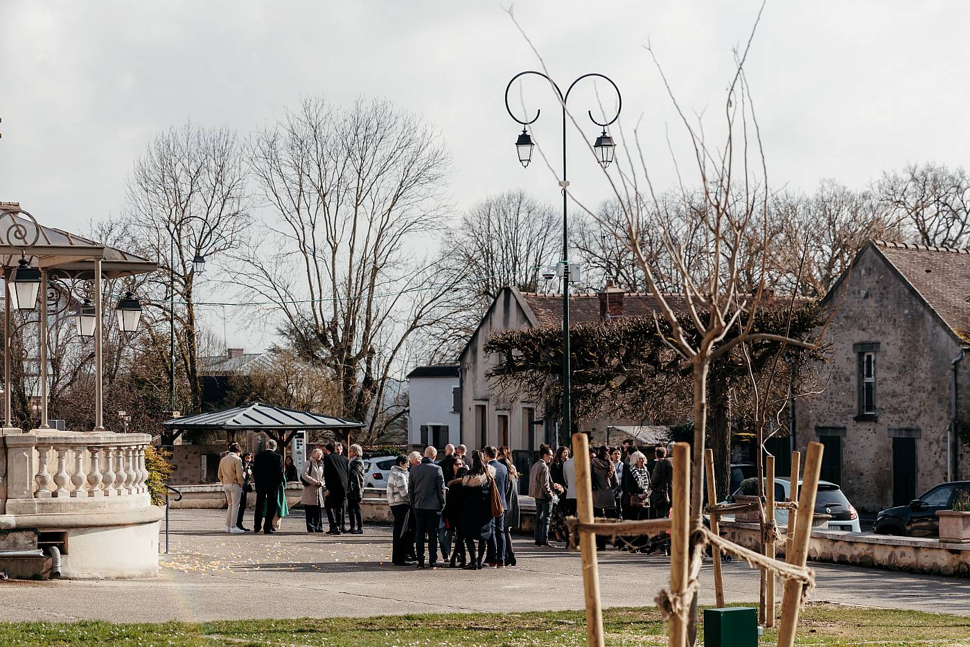 Les invités se préparent à quitter la mairie de Chartrettes