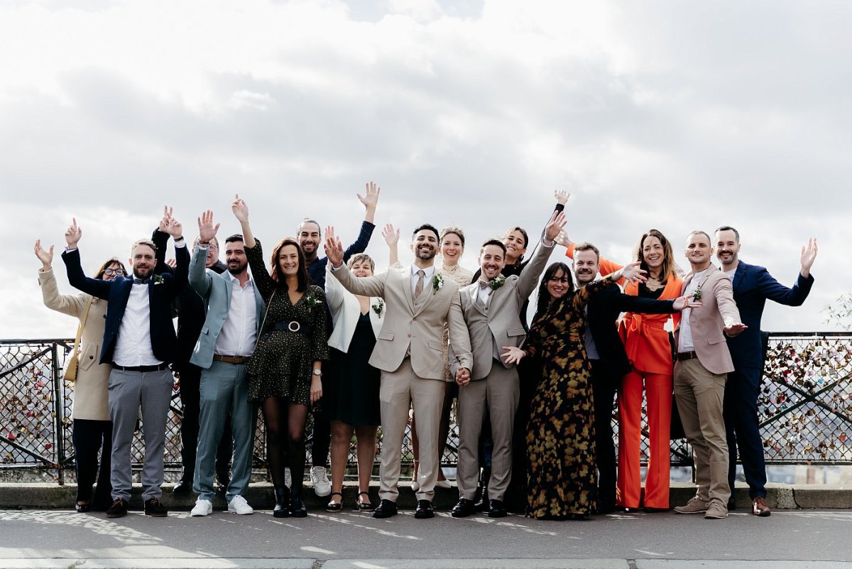 Photo de groupe devant le Sacré-Cœur à Montmartre
